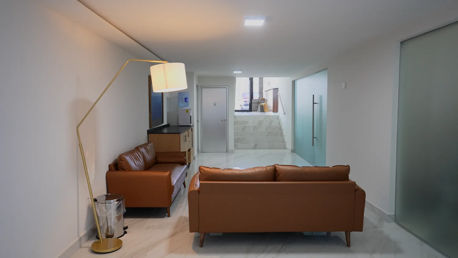 Sala de espera para pacientes y acompañantes en MRI Tijuana